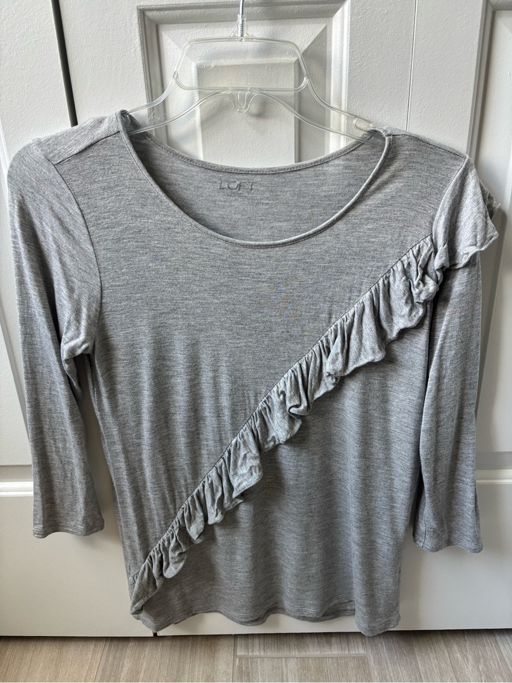 LOFT Outlet XS Gray Ruffle-Accent Three-Quarter Sleeve Top